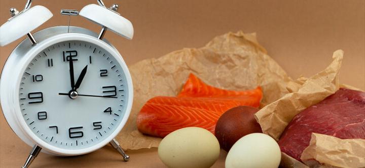 Pory posiłków a trening siłowy