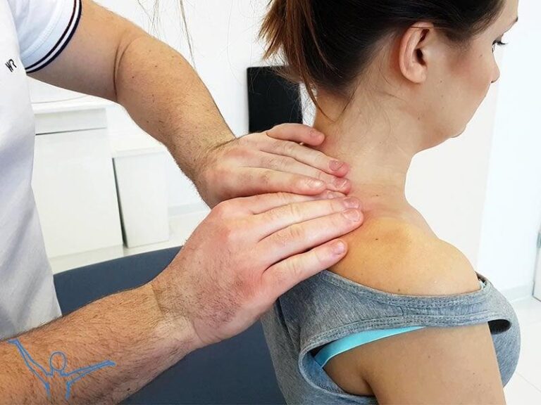 Kiedy po treningu na siłowni boli kark – jak sobie z tym radzić?