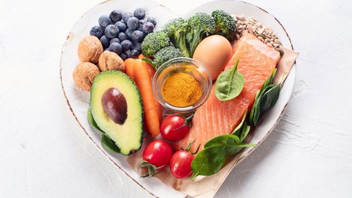 Przewodnik po diecie Ornisha: zasady, efekty i przykładowy jadłospis, który działa