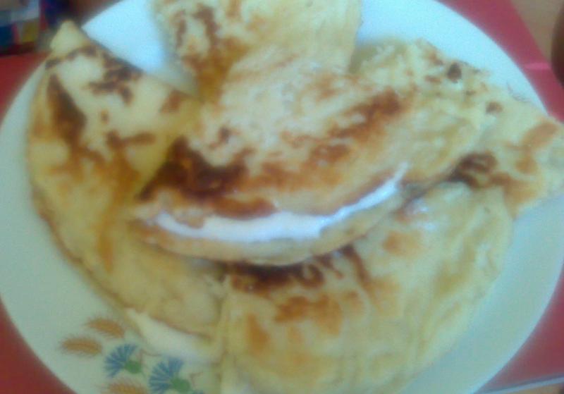 Słodkie naleśniki z serem i bananem